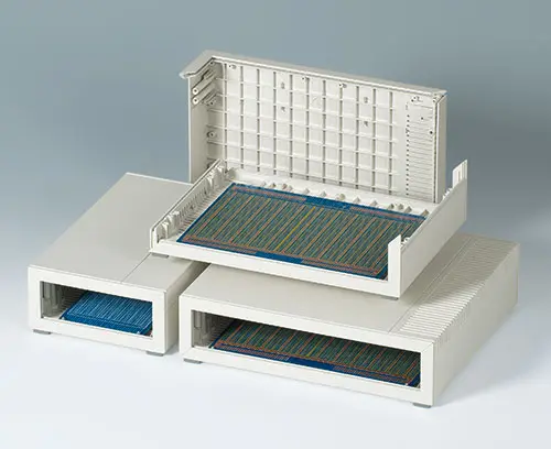 Fastening screws for eurocard-size PCBs