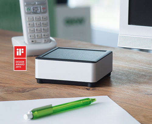 Harmonious blend of materials (aluminum and plastic)