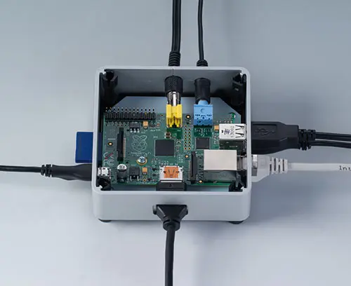 Plenty of surface space for interfaces, easy assembly